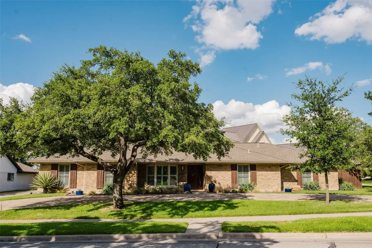 3257 Brookhaven Club Drive, Farmers Branch, TX 75234 - #1