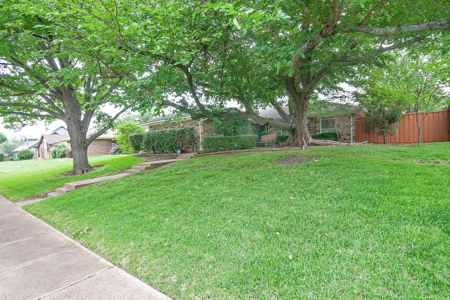 1912 Knob Hill Drive, Plano, TX 75023 - #2
