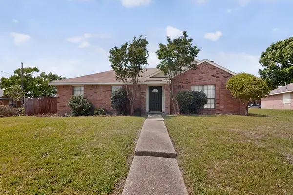 2305 Rockbluff Court, Rowlett, TX 75088