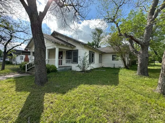 908 E Titus Street, Mexia, TX 76667 - #2