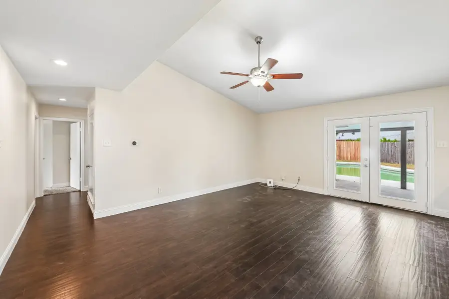 402 W Springdale Lane, Grand Prairie, TX 75052 - #3