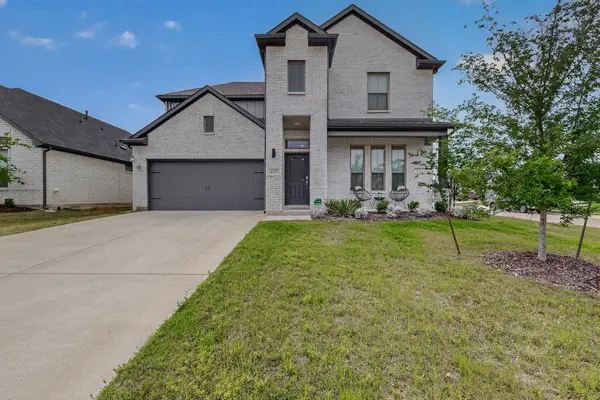 655 Southern Hills Drive, Red Oak, TX 75154