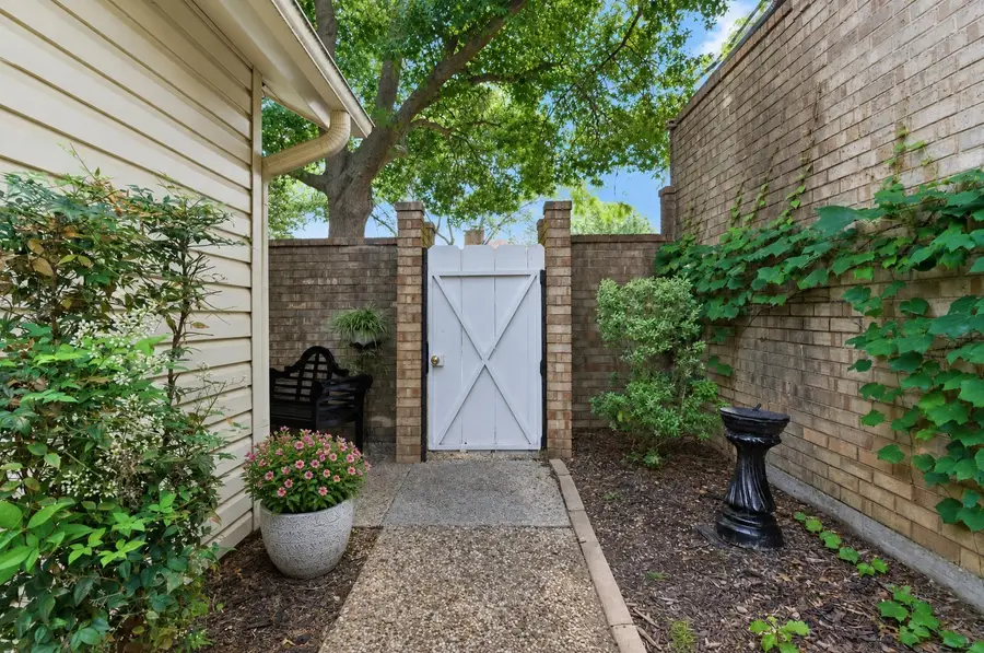 618 Castlewood Lane, Arlington, TX 76012 - #2