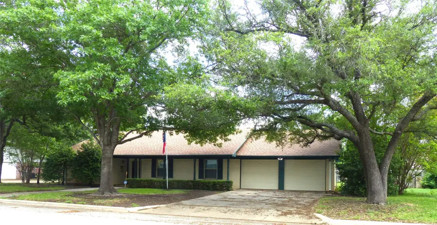 2105 Stanton, Brady, TX 76825 - #2