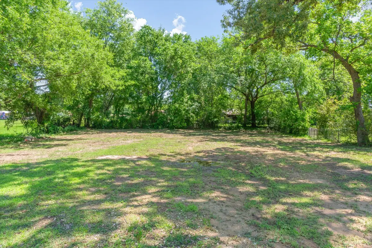 402 N Houston Street, Edgewood, TX 75117 - #1