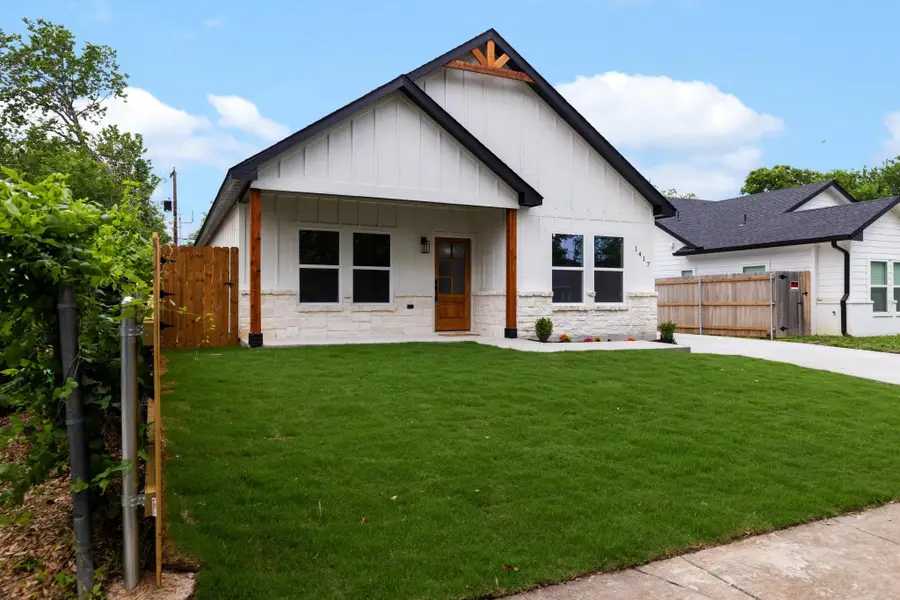 1417 E Baltimore Avenue, Fort Worth, TX 76104 - #3