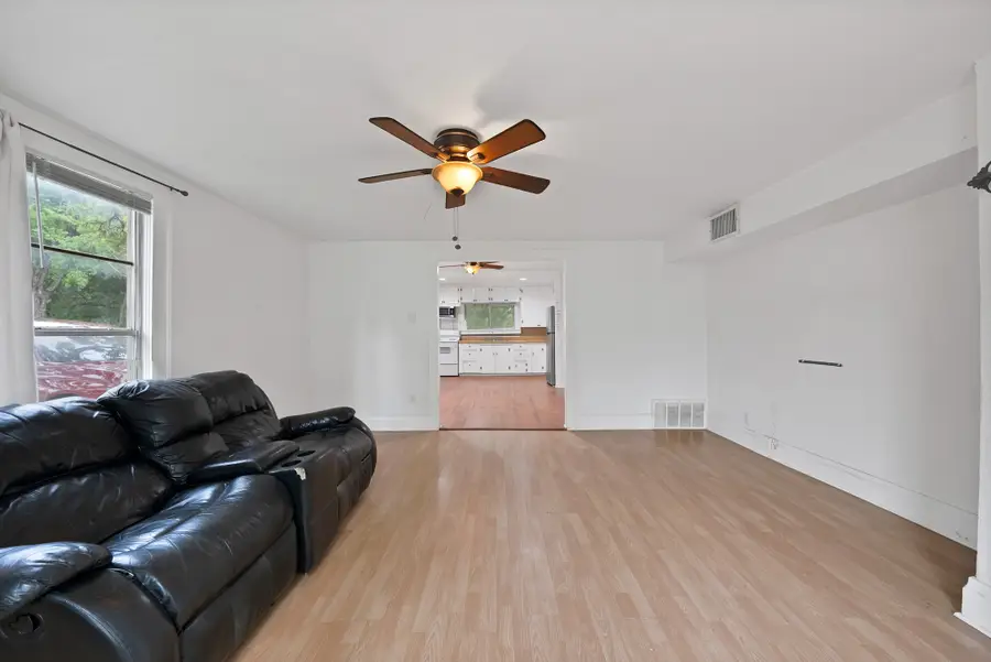 406 W Broad Street, Mansfield, TX 76063 - #3