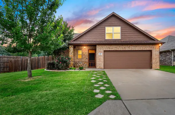 210 Donna Circle, Granbury, TX 76049