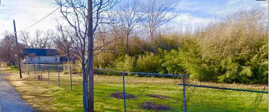 417 Diamond Avenue, Fort Worth, TX 76102 - #3