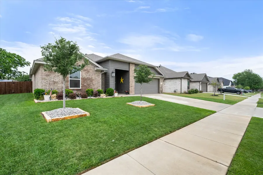 636 Mooney Drive, Saginaw, TX 76179 - #3