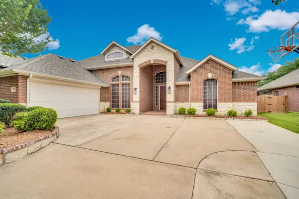 8204 Wildrock Drive, Arlington, TX 76001