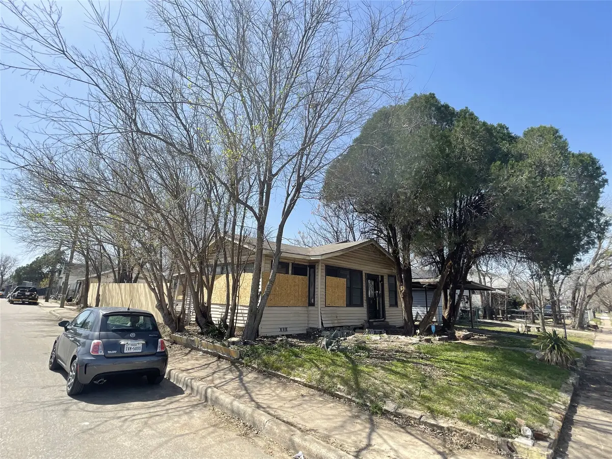 1136 E Leuda Street, Fort Worth, TX 76104 - #1