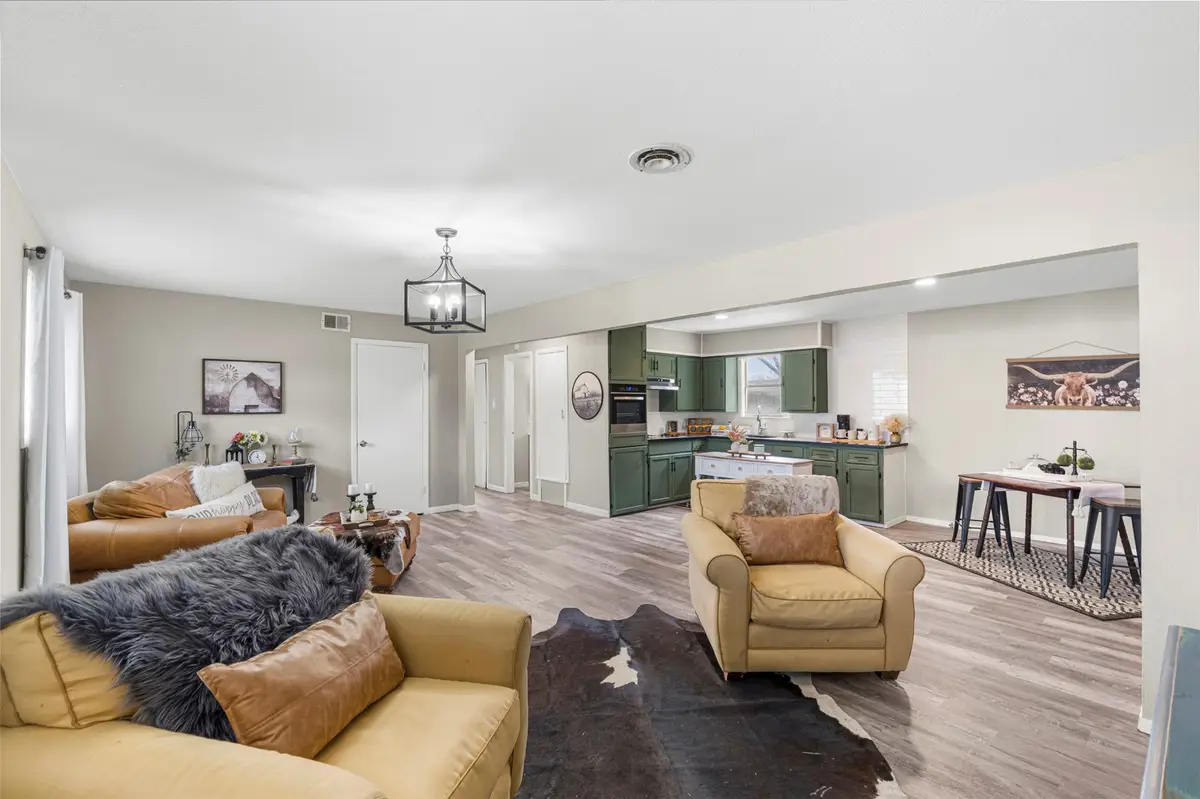 105 W College Street, Blooming Grove, TX 76626 - #1