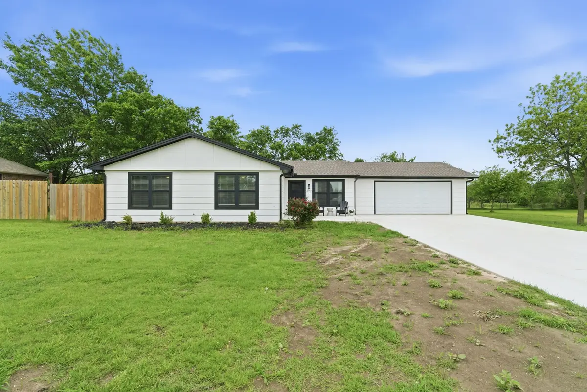 290 Old Spanish Trail, Valley View, TX 76272 - #1