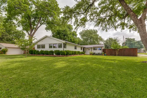 3581 Woodleigh Drive, Dallas, TX 75229