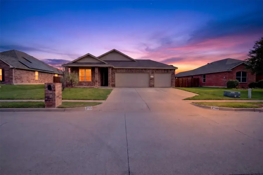 713 Sparrow Drive, Saginaw, TX 76131 - #2