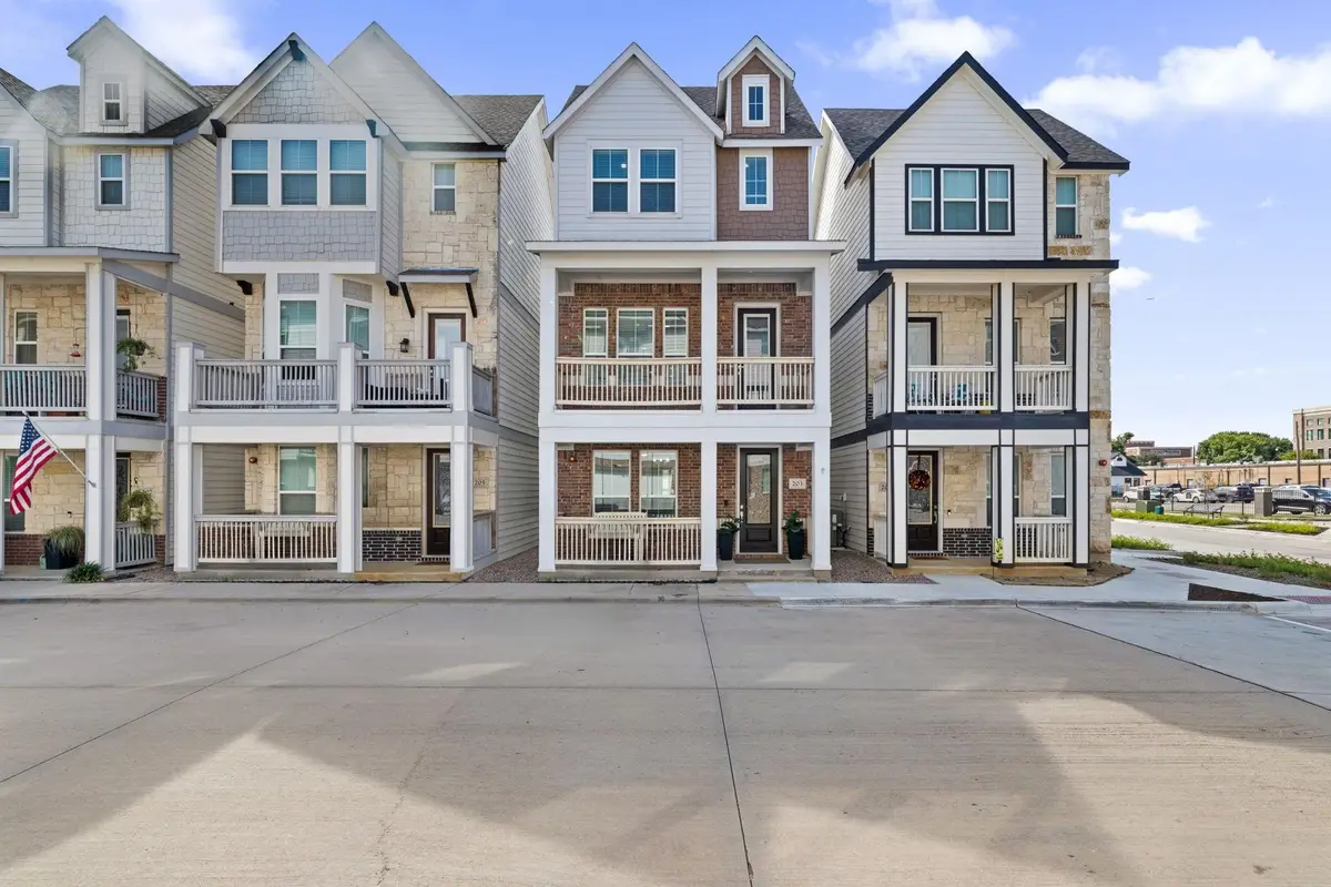 203 S Village Way, Lewisville, TX 75057 - #1