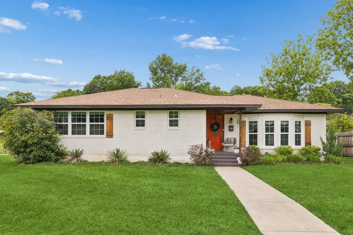 2306 W Five Mile Parkway, Dallas, TX 75224 - #1