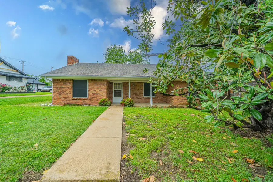 806 E Coral Way, Grand Prairie, TX 75051 - #2