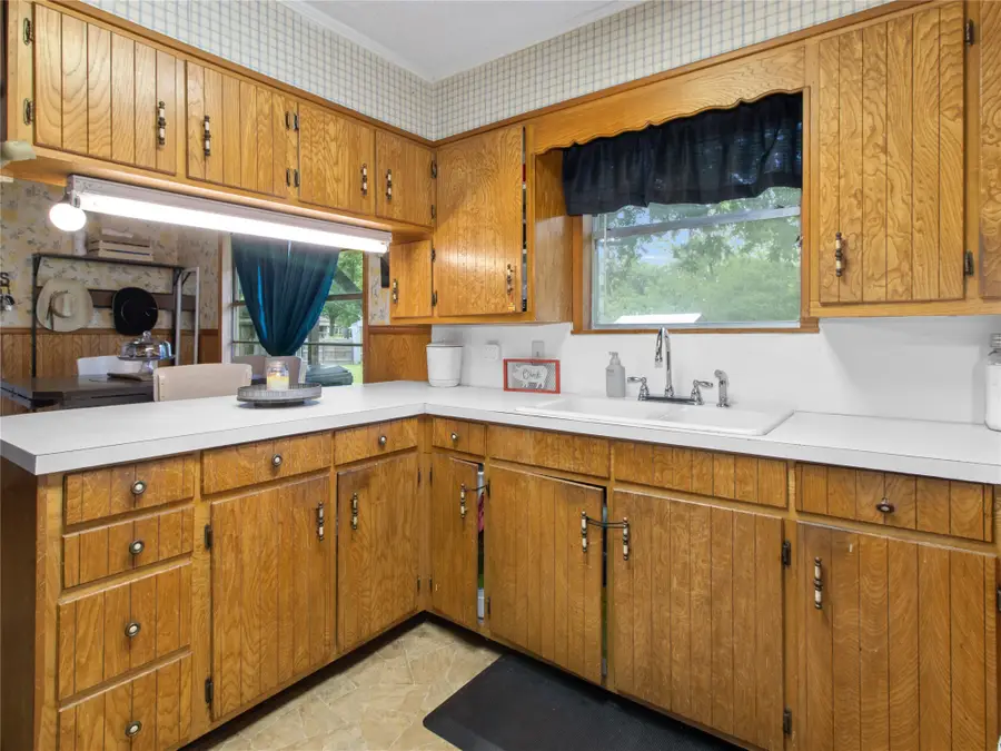 815 S 8th Avenue, Teague, TX 75860 - #2