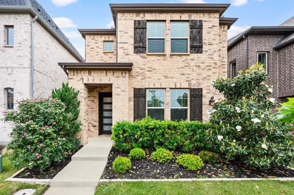 612 Courtyard Lane, Irving, TX 75039