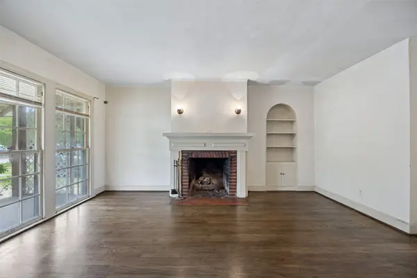 106 N Briscoe Boulevard, Dallas, TX 75211