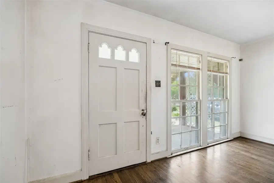 106 N Briscoe Boulevard, Dallas, TX 75211 - #3