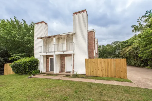 6828 Brentwood Stair Road, Fort Worth, TX 76112