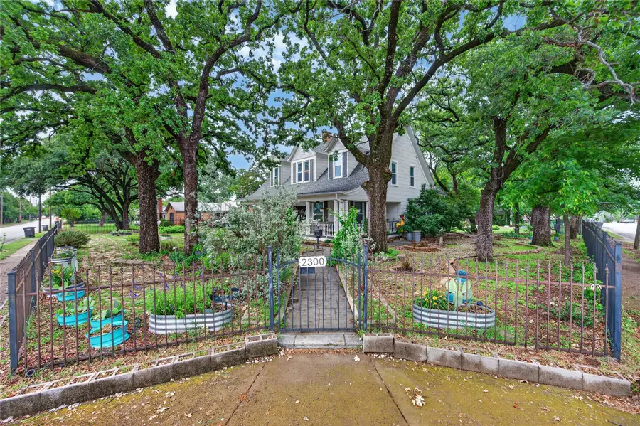 2300 N Edgewood Terrace, Fort Worth, TX 76103 - #2