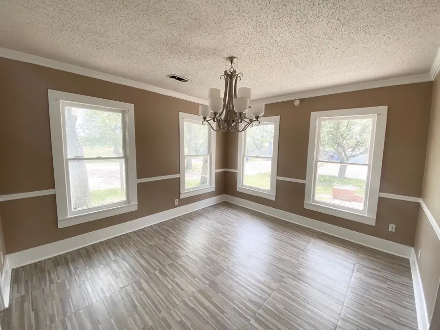 106 W Decatur Street, Ennis, TX 75119 - #2