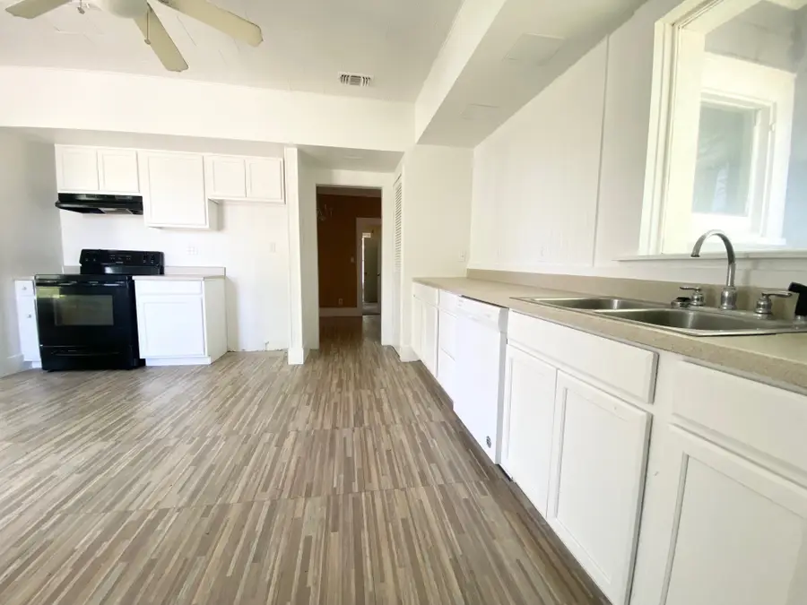 106 W Decatur Street, Ennis, TX 75119 - #3