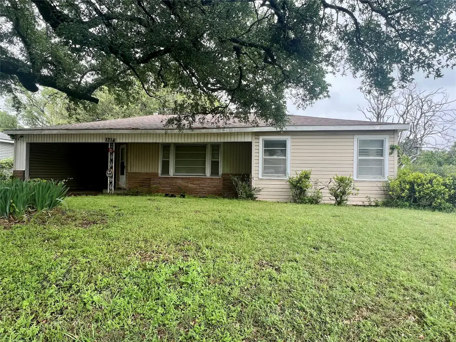 1314 W Water Street, Weatherford, TX 76086 - #2