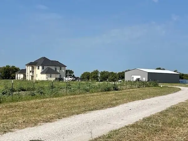1405 County Road 247, Valley View, TX 76272