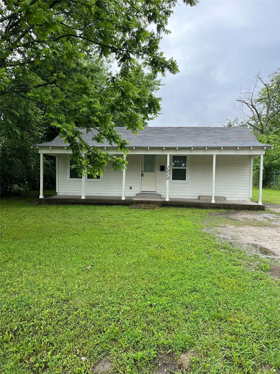 1010 E College Street, Terrell, TX 75160 - #3