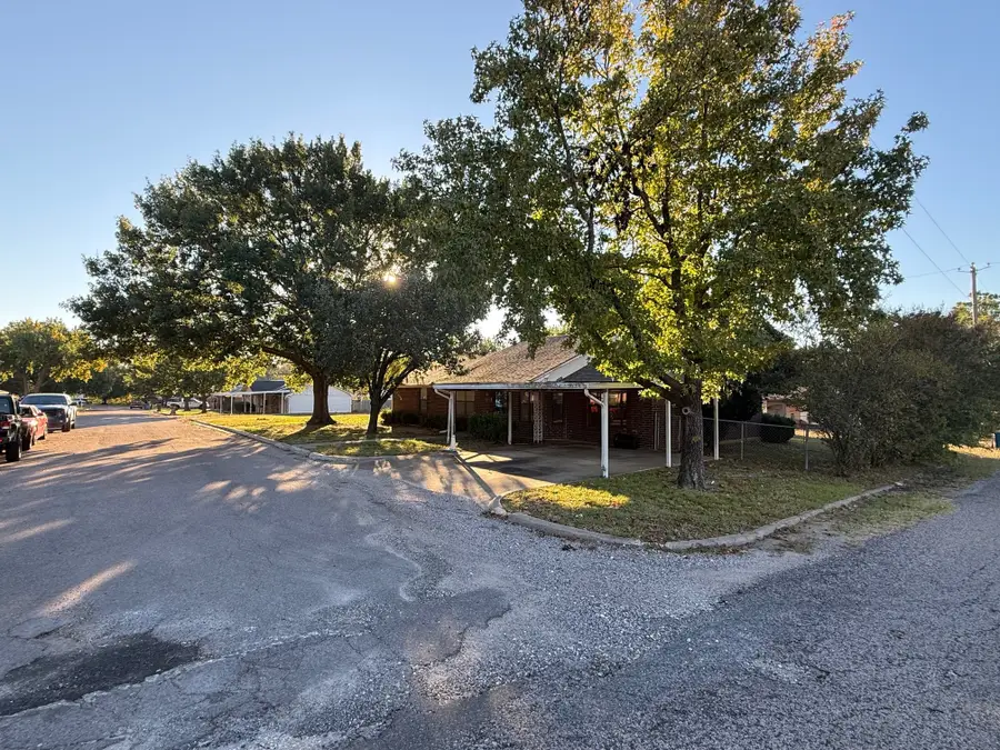 300 Denton Court, Collinsville, TX 76233 - #2