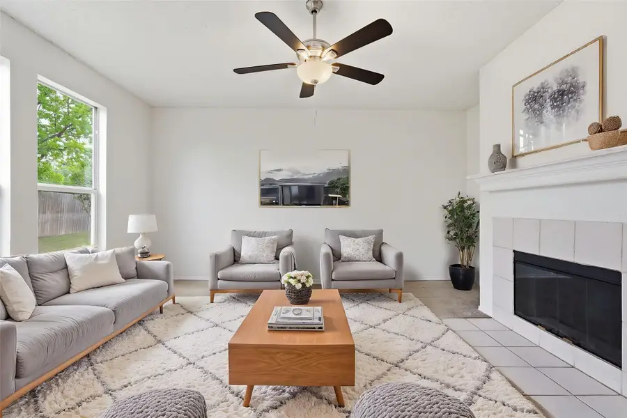 725 Parkford Lane, Arlington, TX 76001 - #2