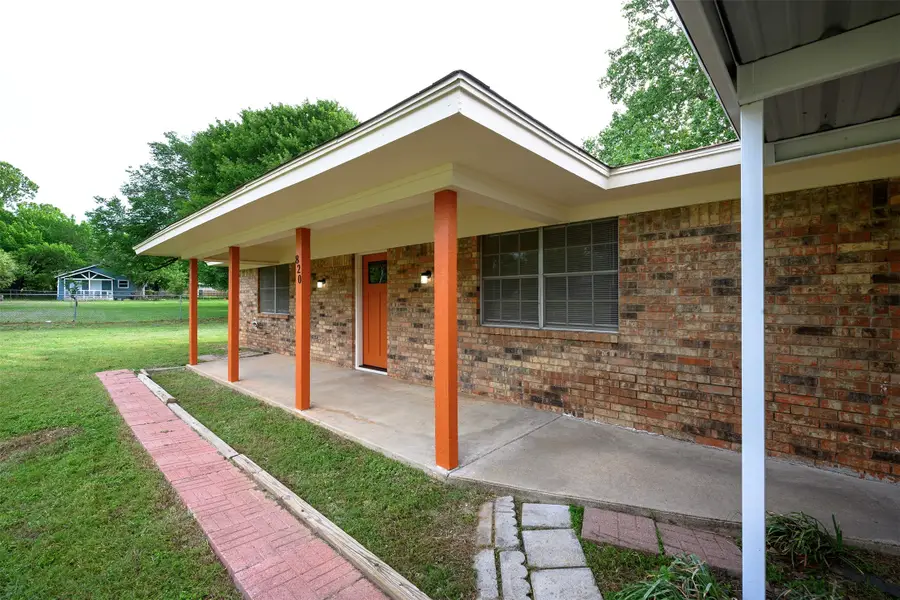 820 N Avenue A, Springtown, TX 76082 - #3