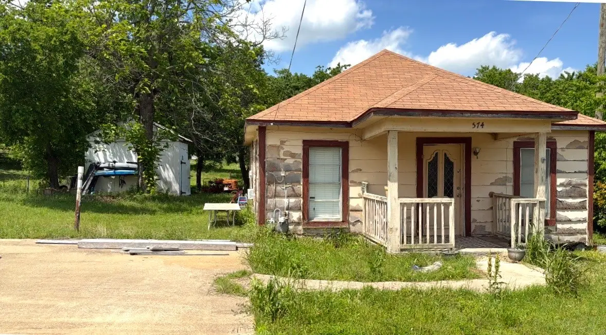 574 E Marshall Street, Van Alstyne, TX 75495 - #1