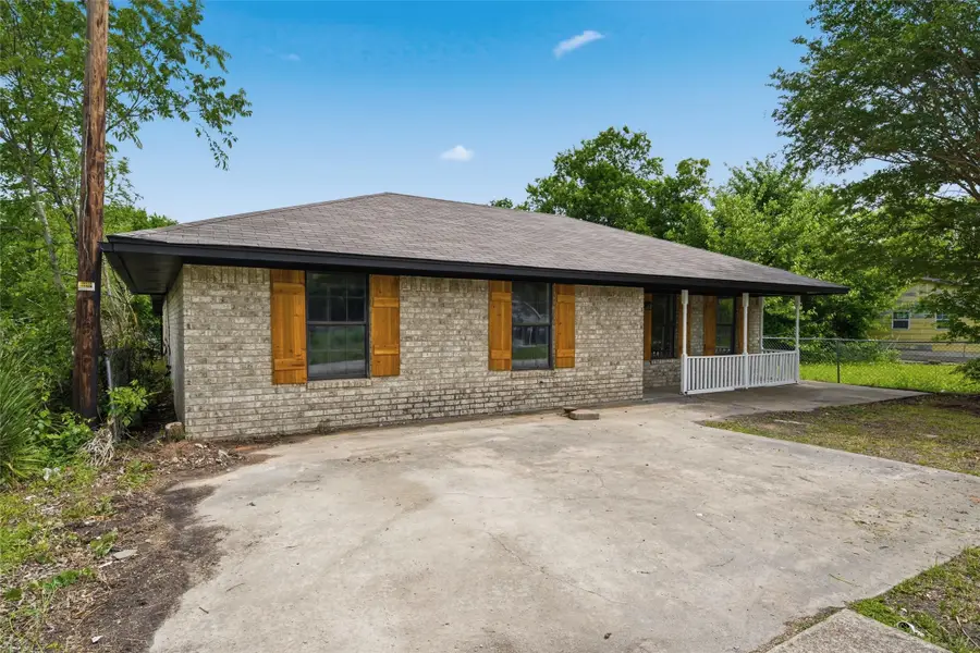 316 N Elm Street, Mart, TX 76664 - #2