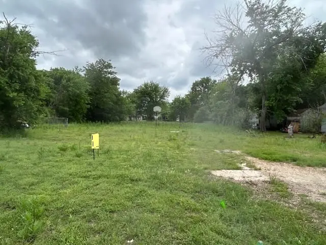 405 E Grand Street, Whitewright, TX 75491 - #3