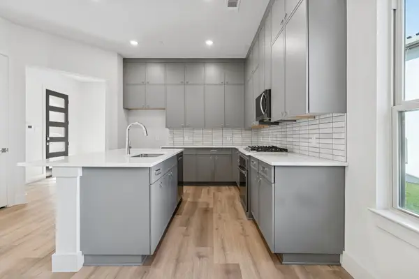 452 Waters Edge Drive #822, Hickory Creek, TX 75065