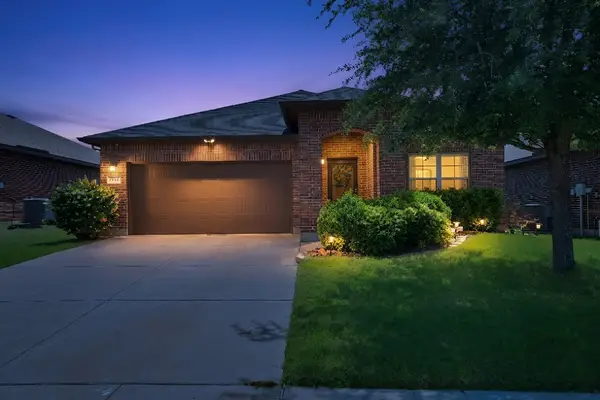 7064 Seton Hall Drive, Fort Worth, TX 76120