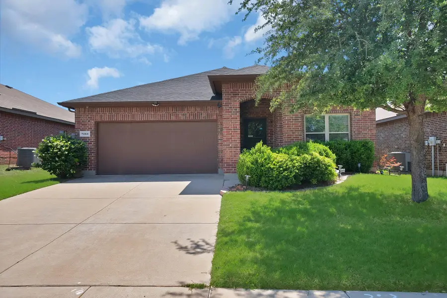 7064 Seton Hall Drive, Fort Worth, TX 76120 - #2