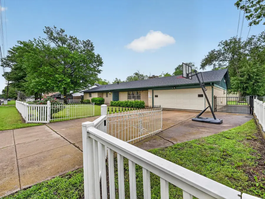 720 Alsue Street, Fort Worth, TX 76140 - #2