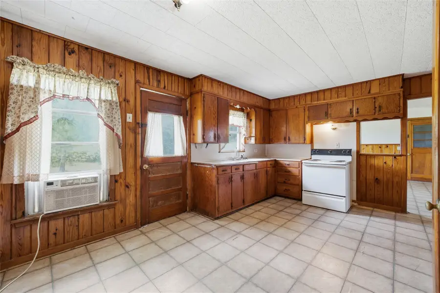 222 S Fairpark Street, Riesel, TX 76682 - #2