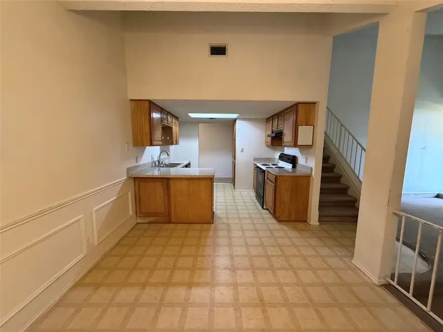 6011 Parkmeadow Drive, Arlington, TX 76018 - #3