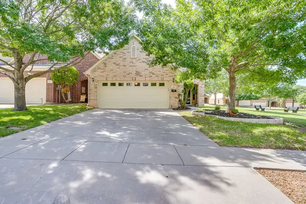 205 Greathouse Village, Decatur, TX 76234