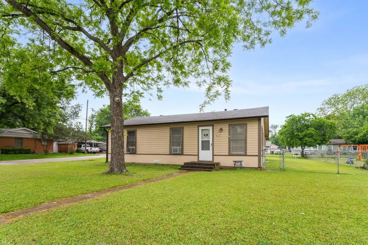 909 S Carlton Street, Ennis, TX 75119 - #1