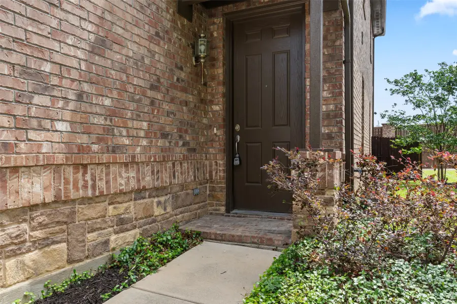 406 Hamilton Street, Lewisville, TX 75067 - #2