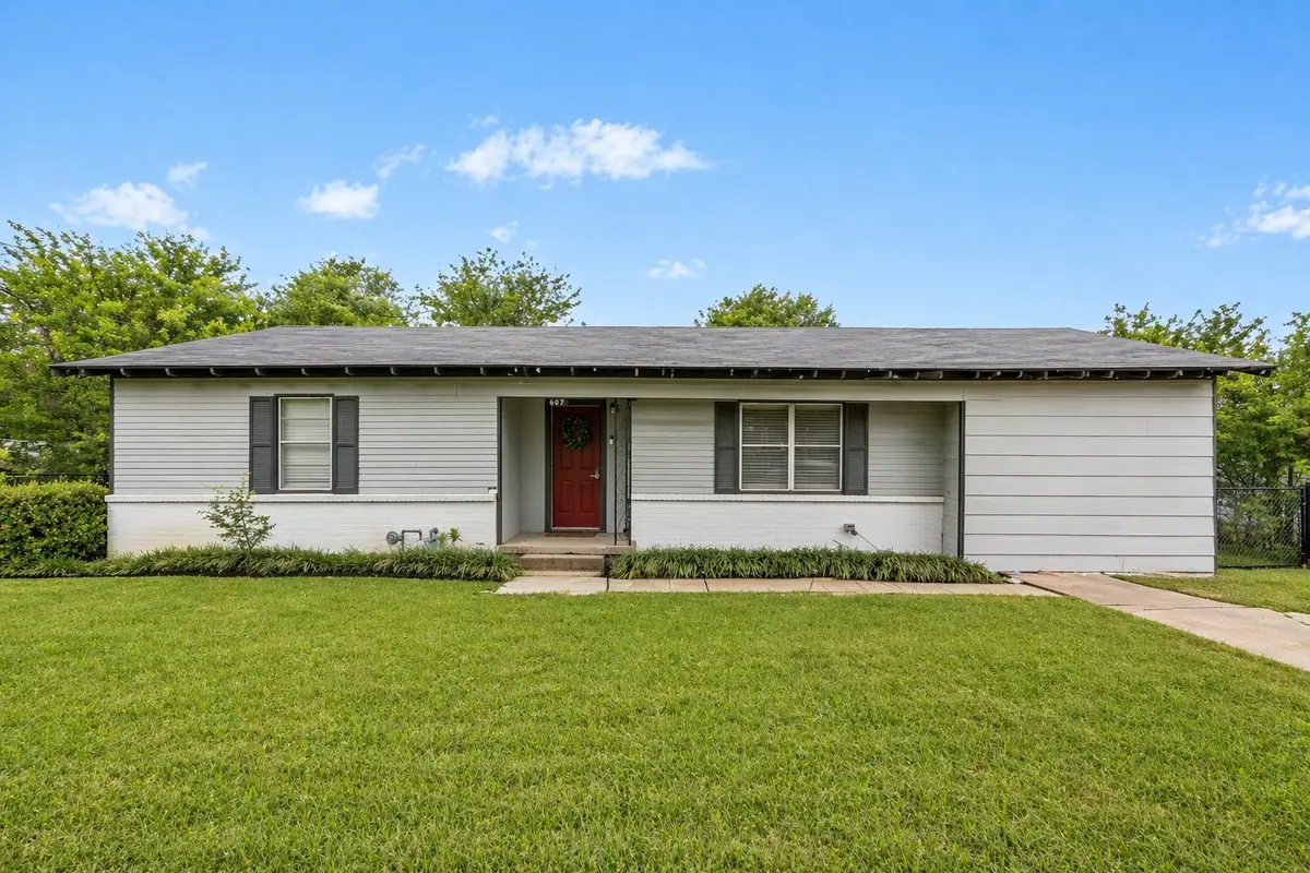 607 E Pine Street, West, TX 76691 - #1
